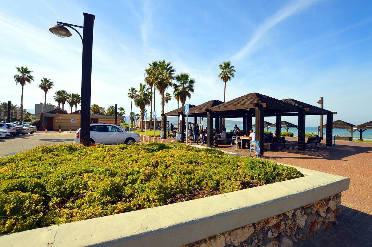 Road To The Beach Apartment By Domik Haifa Exteriör bild